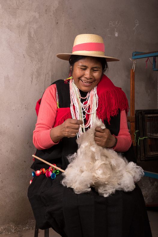 Fotografía: Rogelia Castro, maestra tejedora de la Agrupación Machak Segura.